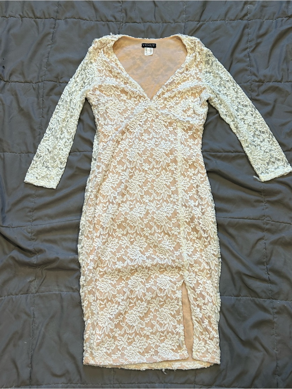 Venus white lace V-neck Sheath dress 3/4 sleeves and a nude lining Size XS